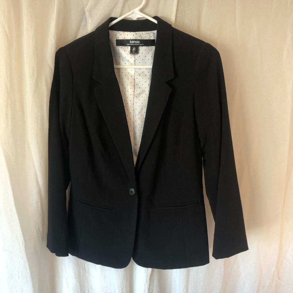 Kensie black blazer is great condition